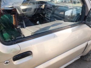 GUARNIZIONE RASCHIAVETRO PORTA EST. ANT. DX. SUZUKI JIMNY «I» (1999) [it056133]