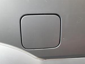 SPORTELLO CARBURANTE PARAFANGO POST.  SUZUKI JIMNY «I» (1999) [it064001]