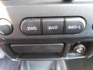 INTERRUTTORE TRAZIONE INTEGRALE   SUZUKI JIMNY «I» (1999) [it067210]